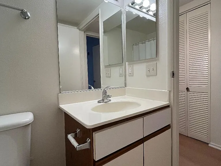 5908 Cedros Ave #6 — Photo 7