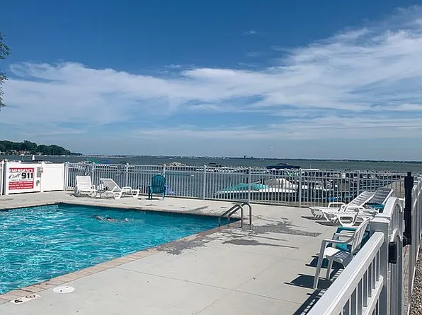 23 Castle Dr, Marblehead, OH 43440