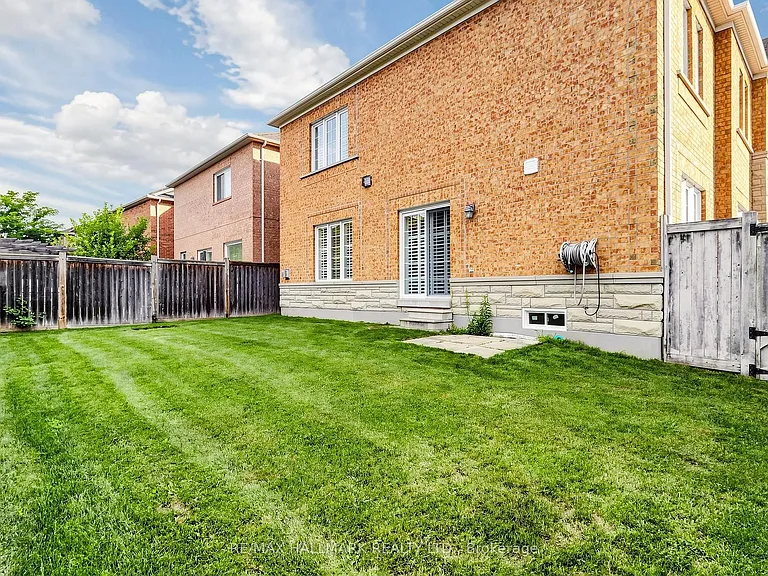 72 Middlecote Dr — Photo 47