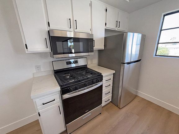 3rd image of 1321 N Vista St #301