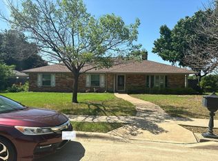 2114 Wellington Dr, Grand Prairie, TX 75051
