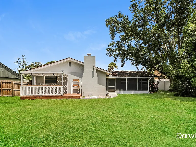 2244 Coventry Dr — Photo 15