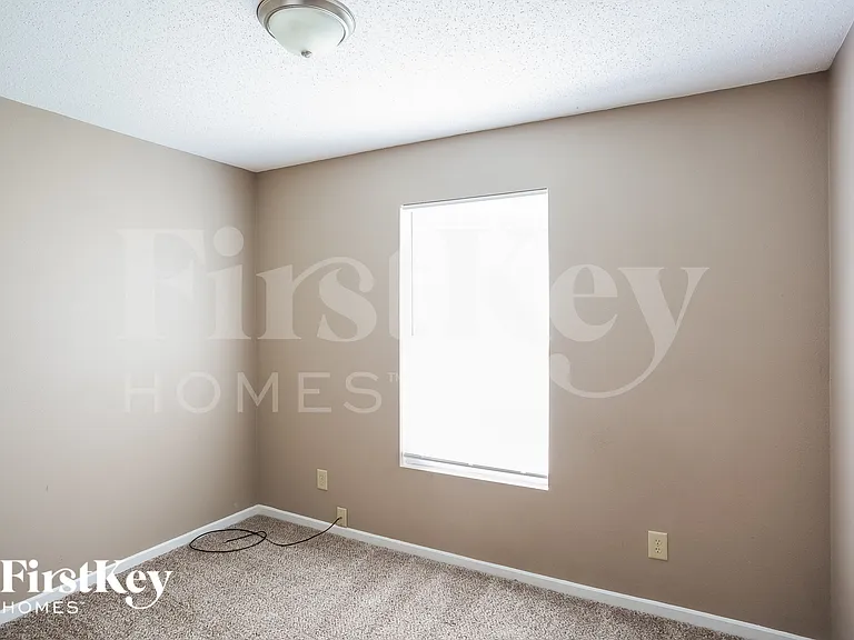 1331 Ellington Dr — Photo 12