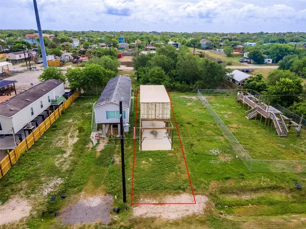 437 16th St, San Leon, TX 77539