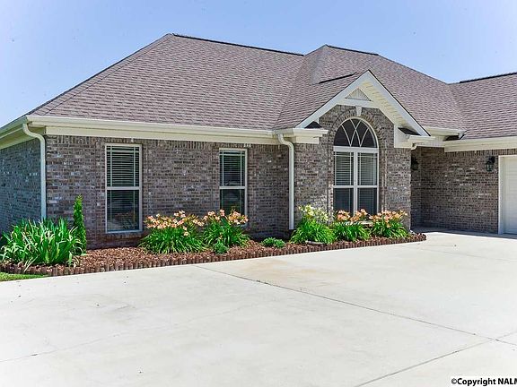 4th image of 123 Laurel Bend Dr