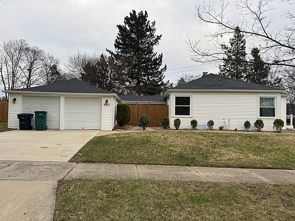 Font of house and detached garage
