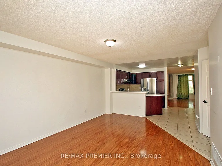 205 Equator Cres — Photo 8