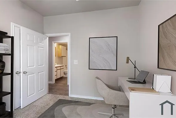 3 bed, 1096 sqft, $1,864 — Photo 3