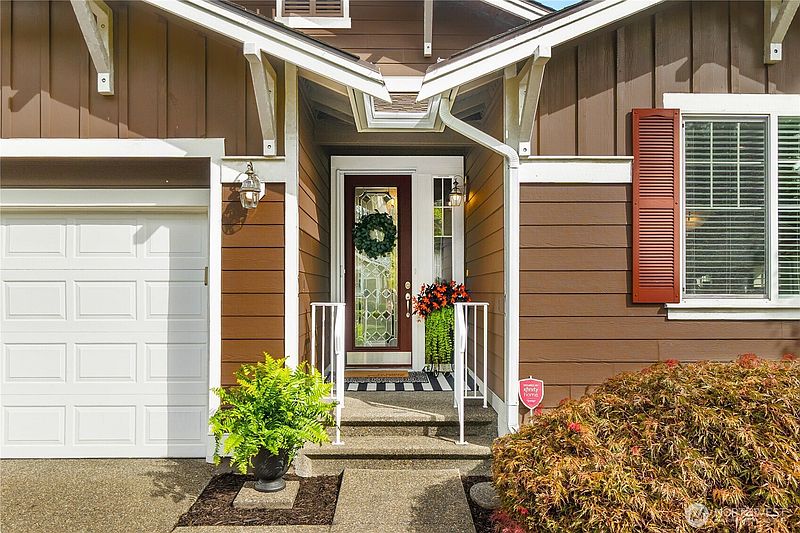 4th image of 8422 Bainbridge Loop NE