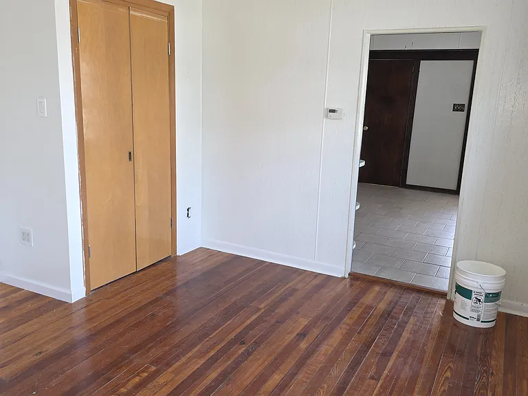 Laurel St — Photo 4