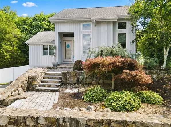 30 Eddy St, Swansea, MA 02777