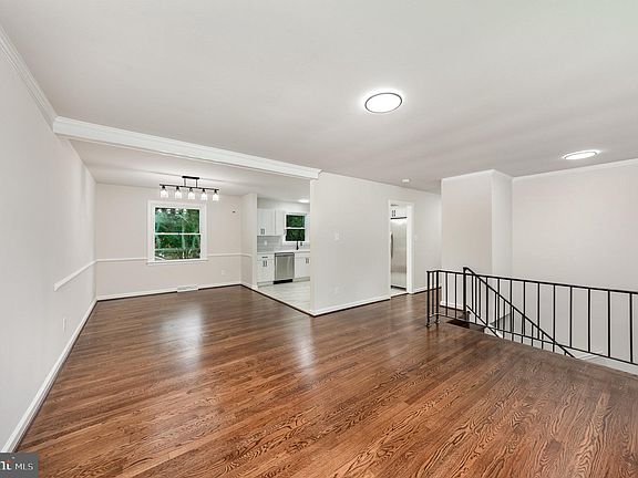 5th image of 9212 Avalon Dr