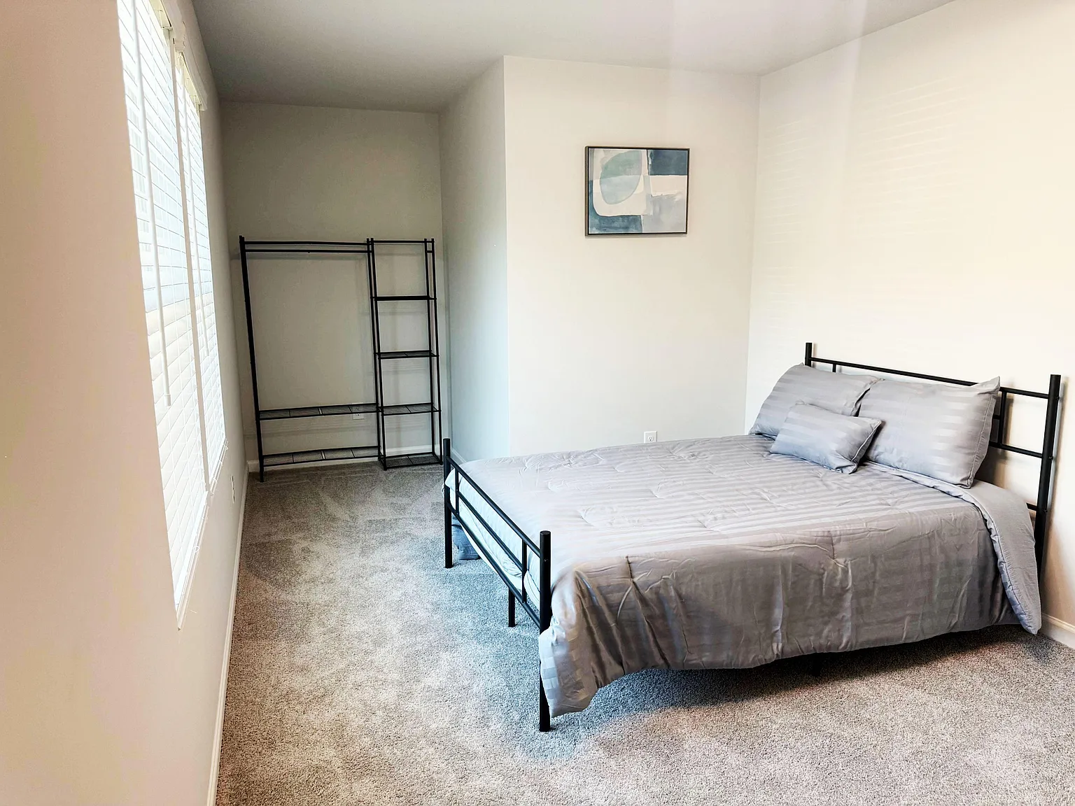4 bed, 2.5 bath, 2647 sqft, $819 — Photo 1