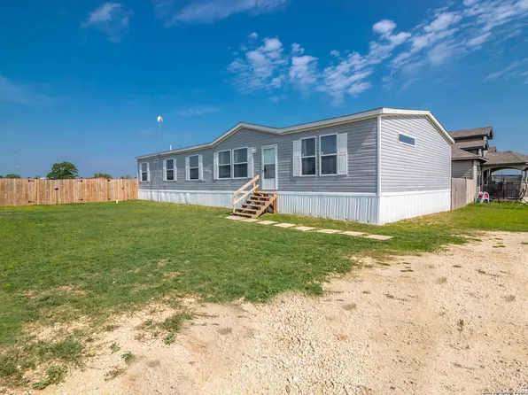 402 ALA BLANCA DR, Lytle, TX 78052