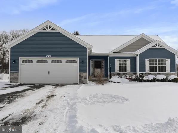 416 Castleton Dr, Chambersburg, PA 17202