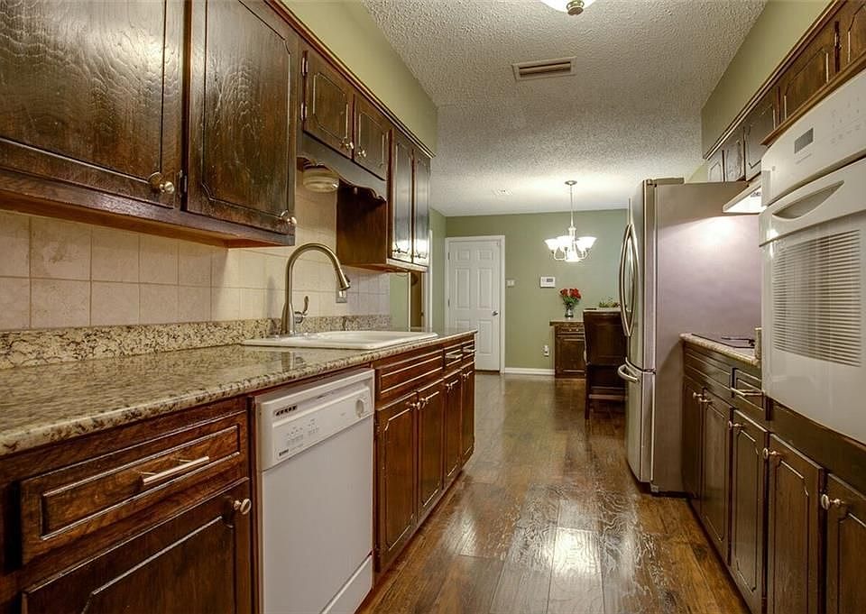 1st image of 2536 Belhaven Dr