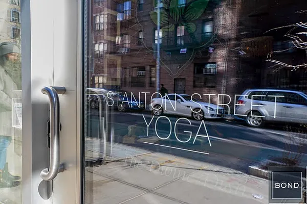 Rented by Bond New York | media 30