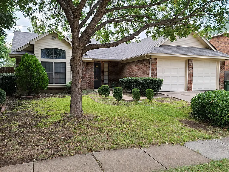 4735 Hollow Tree Dr — Photo 2