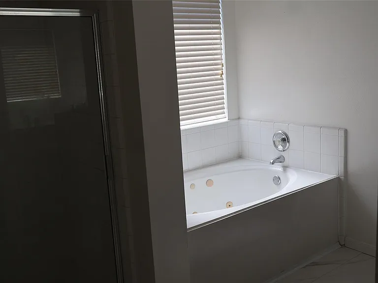 710 Hidden Rdg W — Photo 29
