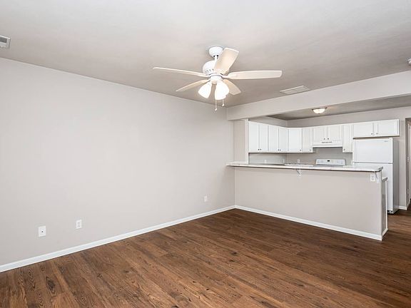 5th image of 710 Fountain View Dr