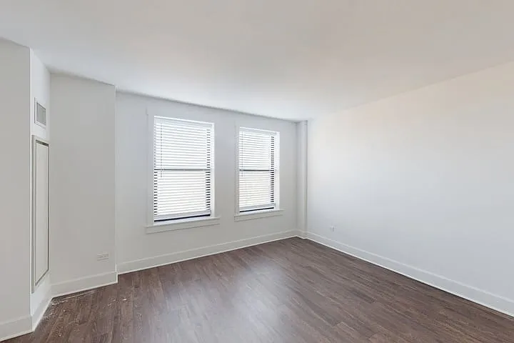Shoreland — Photo 293