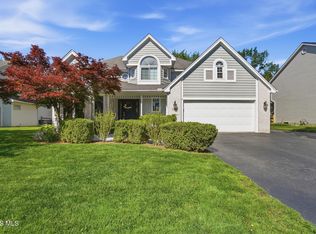5065 Green Spruce Dr, Sylvania, OH 43560