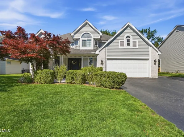 5065 Green Spruce Dr, Sylvania, OH 43560
