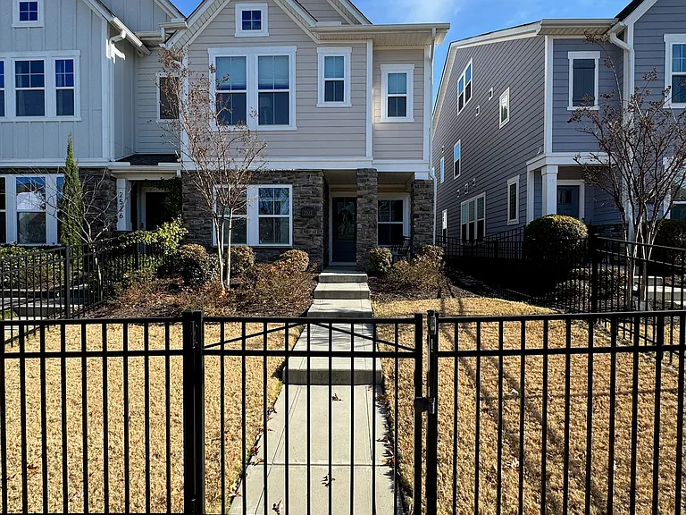 2522 Lydia Ave — Photo 2