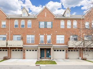 39765 Rockcrest Cir, Northville, MI 48168