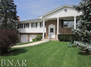 704 Northway Ln, Bloomington, IL
