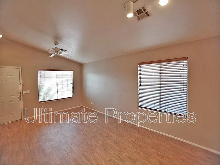 3011 W Zachary Dr — Photo 3