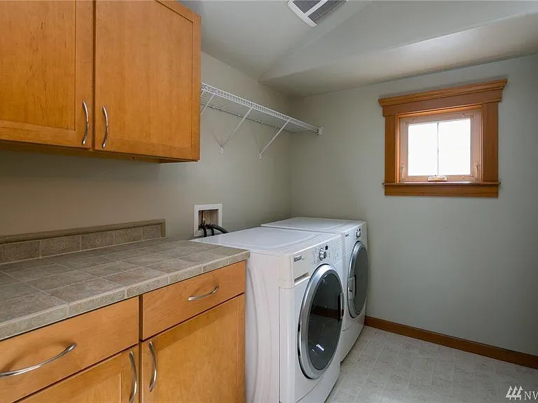 4319 Evanston Ave N — Photo 9