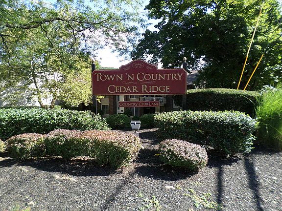 2nd image of 401 Country Club Ln