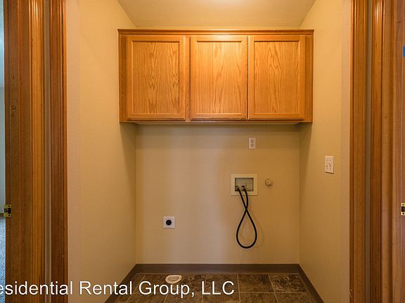 4th image of 647 E Main St