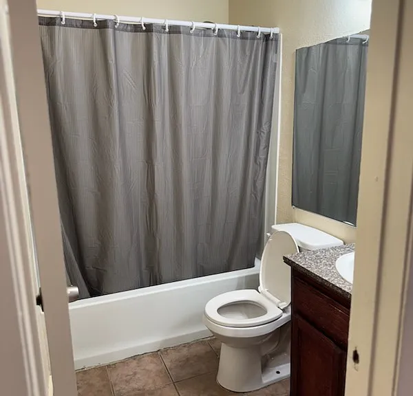 1330 E 10th St #202 — Photo 5