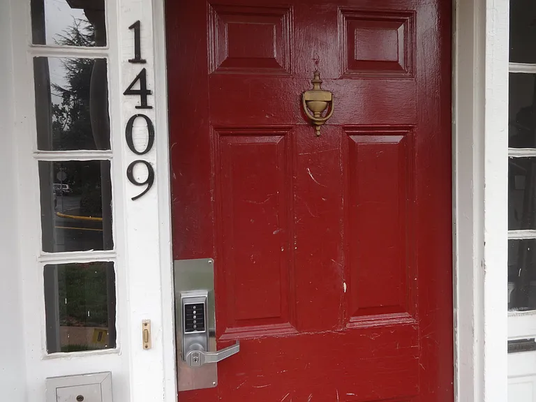 1409 Grady Ave — Photo 6