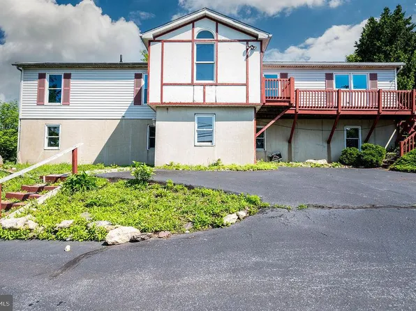 27 E Spring St, Frackville, PA 17931