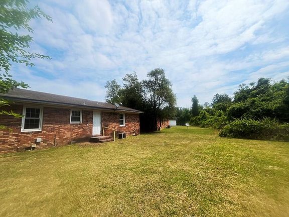 4th image of 805 Ponderosa Dr