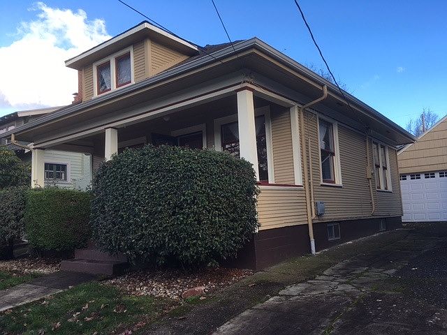 2nd image of 3212 SE 23rd Ave