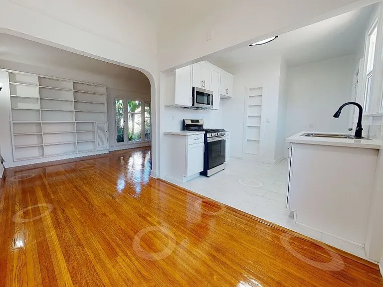 1002 N Sweetzer Ave — Photo 1