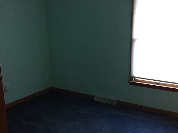 3rd image of 105 Leanne Dr