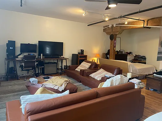 Rented by R New York | media 25