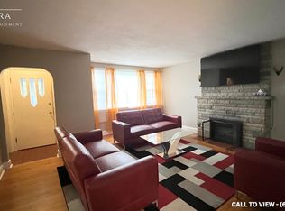 21 Thomson St #2, Barrie, ON L4N1X4