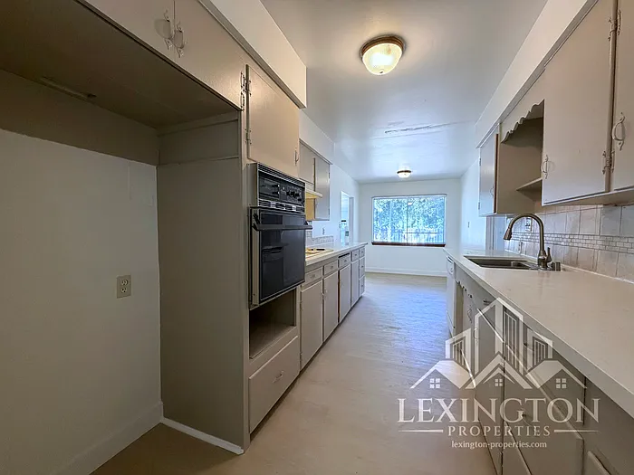 3561 David Way — Photo 8