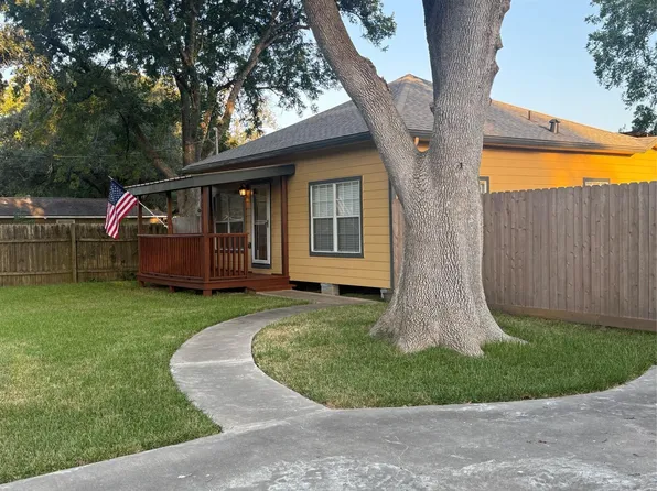 1511 W Dumble St, Alvin, TX 77511