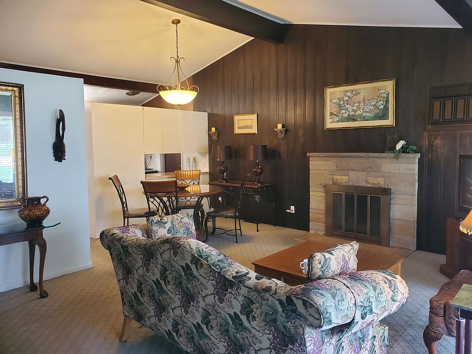 2nd image of 3214 Louise St