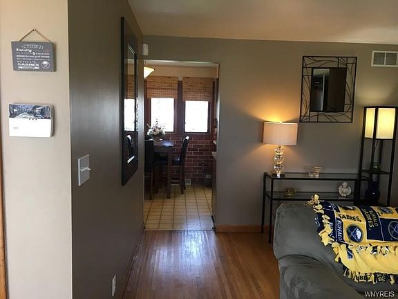 5th image of 94 Kingsbury Ln