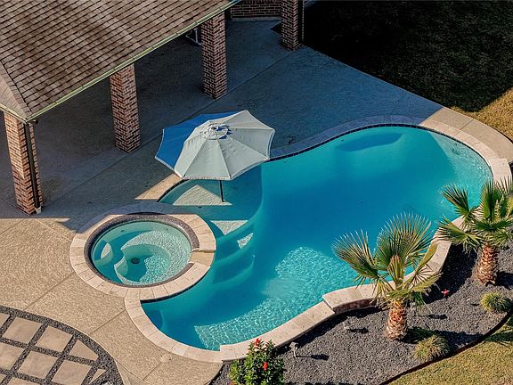 2nd image of 4603 Clearwater Rd