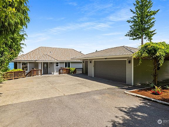 3rd image of 4809 Lakeridge Drive E