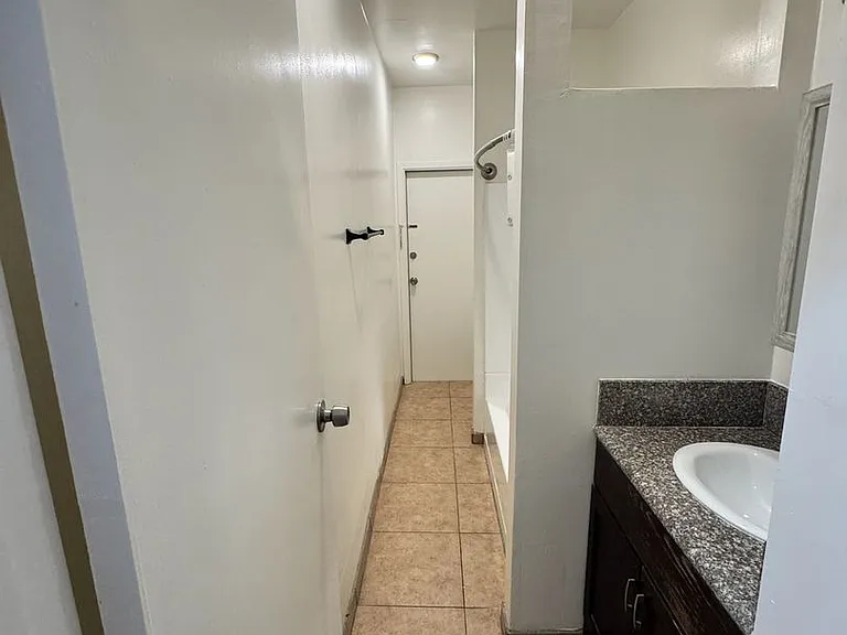1645 N Harvard Blvd — Photo 9
